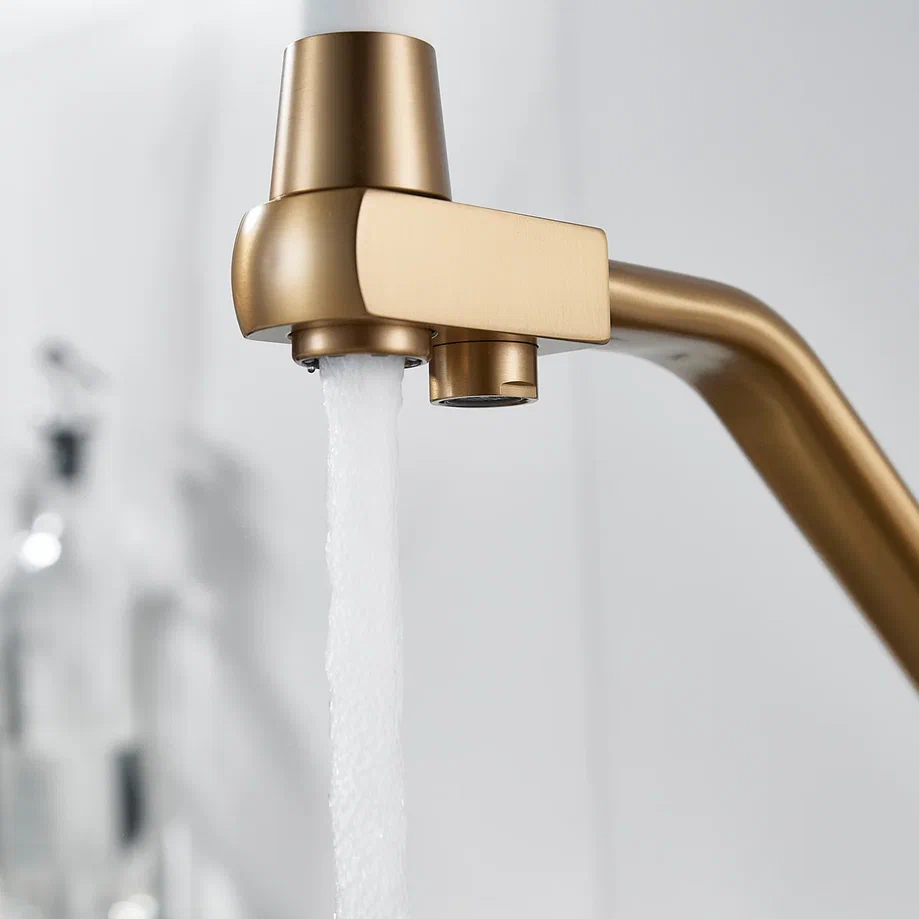 Смеситель для кухни с гибким изливом и подключением фильтра Maretti Eleganza GOLD ENG31RGF13, золотой сатин, артикул ENG31RGF13