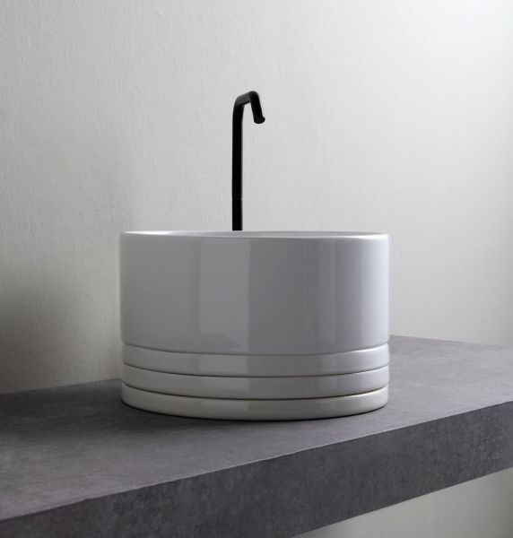 White Ceramic Adagio, накладная круглая раковина Ø40x18,5h см, с накладкой, донным клапаном и 3-мя кер. кольцами Ø40 см, цвет белый глянцевый