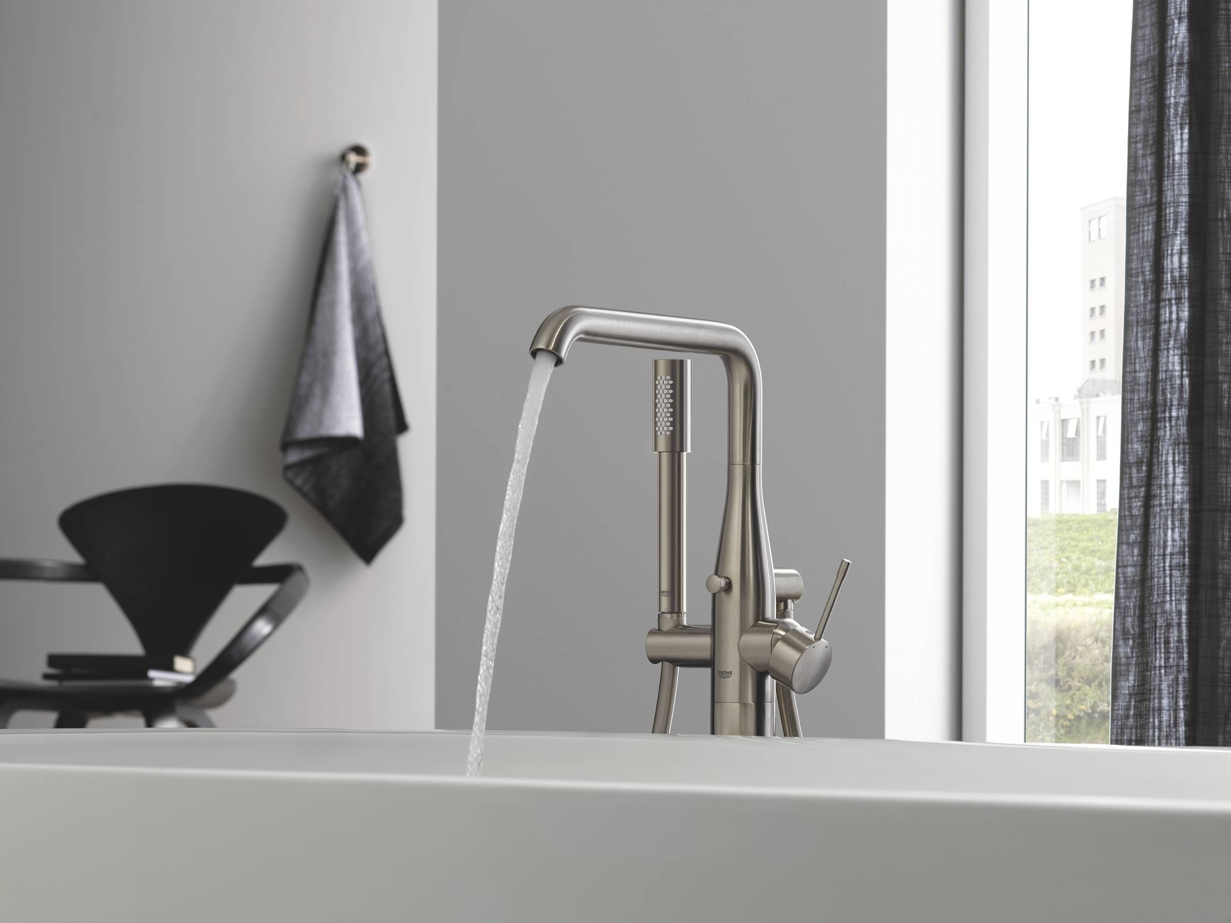 Смеситель для ванны GROHE Essence однорычажный, напольный монтаж, никель матовый (23491EN1) Смеситель для ванны GROHE Essence однорычажный, напольный монтаж, никель матовый (23491EN1)