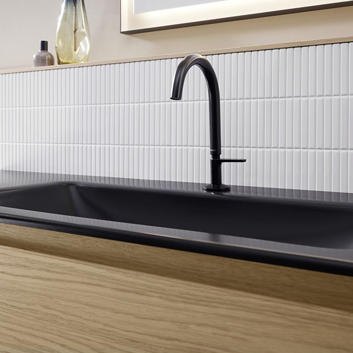 BURGBAD ACCURA Комплект мебели 1117х490х612 мм., 2 ящика, 1 стеклянная дверца слева Антрацит, в комплекте с черной матовой раковиной, цвет Eiche natur