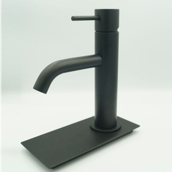 Daniel Tokyo, однорычажный смеситель для раковины (излив 11,1 см), с донным клапаном, цвет черный матовый