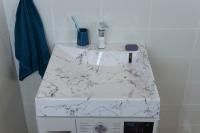 Раковина над стиральной машиной Турин 60х60 белый мрамор с кронштейнами