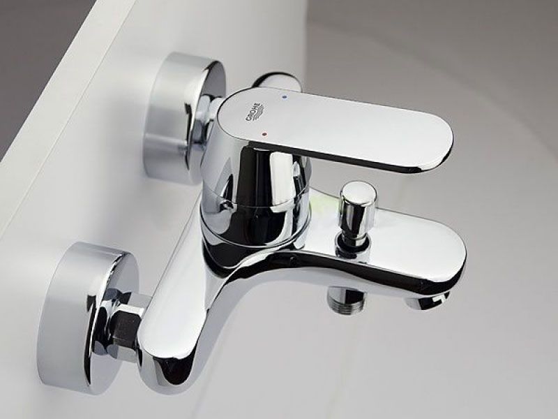 Смеситель для ванны с душем  GROHE EUROSMART COSMOPOLITAN 32831000 (хром, L-16,3), шт Смеситель для ванны с душем  GROHE EUROSMART COSMOPOLITAN 32831000 (хром, L-16,3), шт