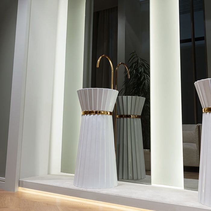 OASIS PLISSE Раковина напольная Ø440х950 мм, без отв. для смесителя, без перелива, c донным клапаном, кольцо золото, цвет белый (упаковка-3-х коробки)