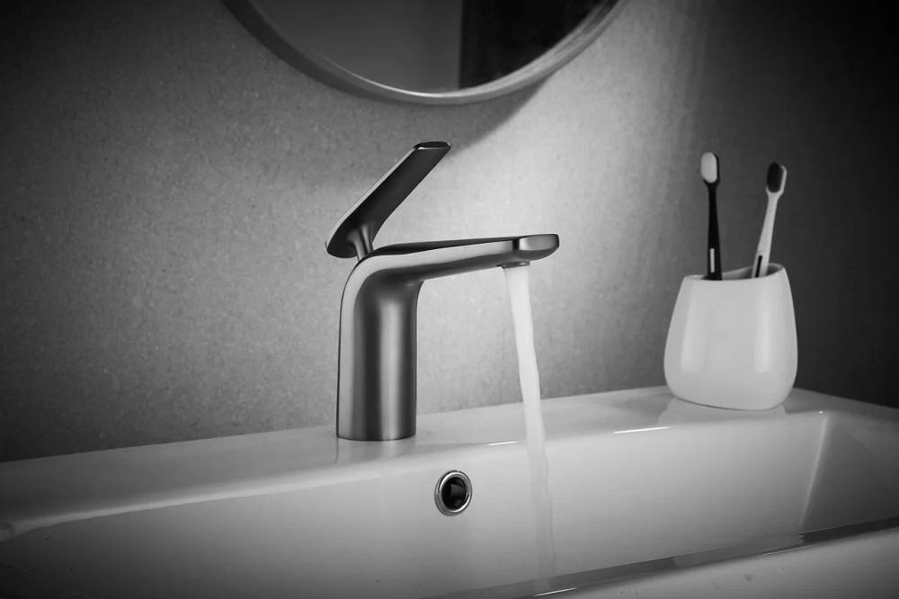 Смеситель для раковины Rose R39T R3901T, оружейная сталь