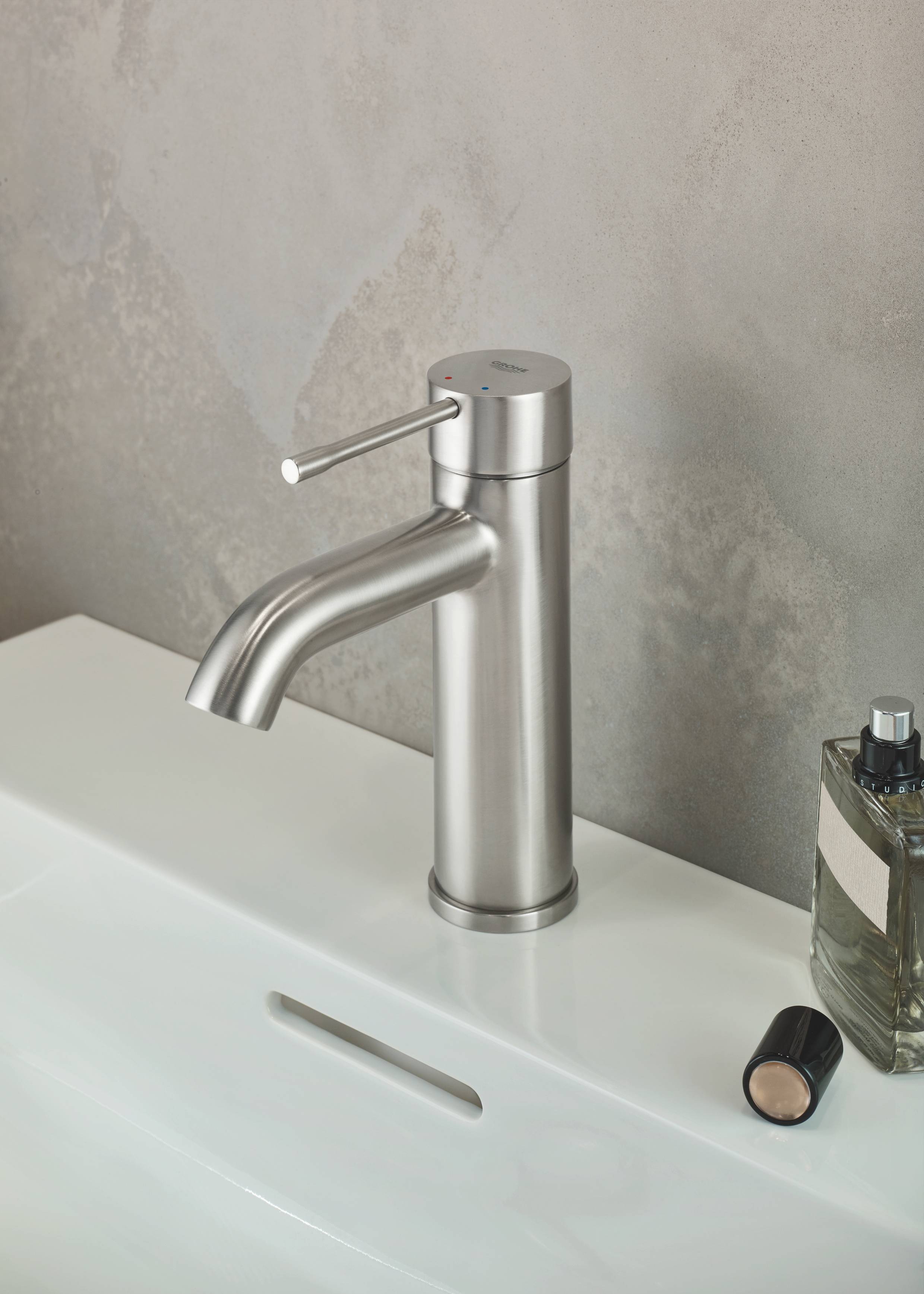 Смеситель для раковины GROHE Essence New S-Size II с донным клапаном, суперсталь (23589DC1) Смеситель для раковины GROHE Essence New S-Size II с донным клапаном, суперсталь (23589DC1)