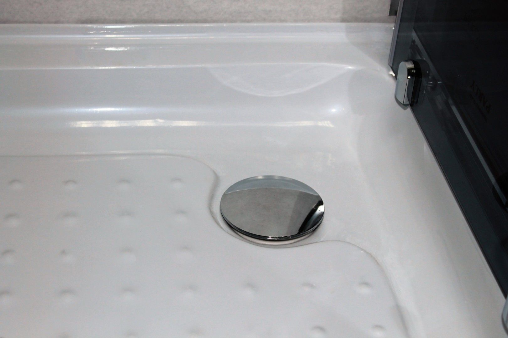 Уголок ZQ121G-L душевой PARLY с поддоном