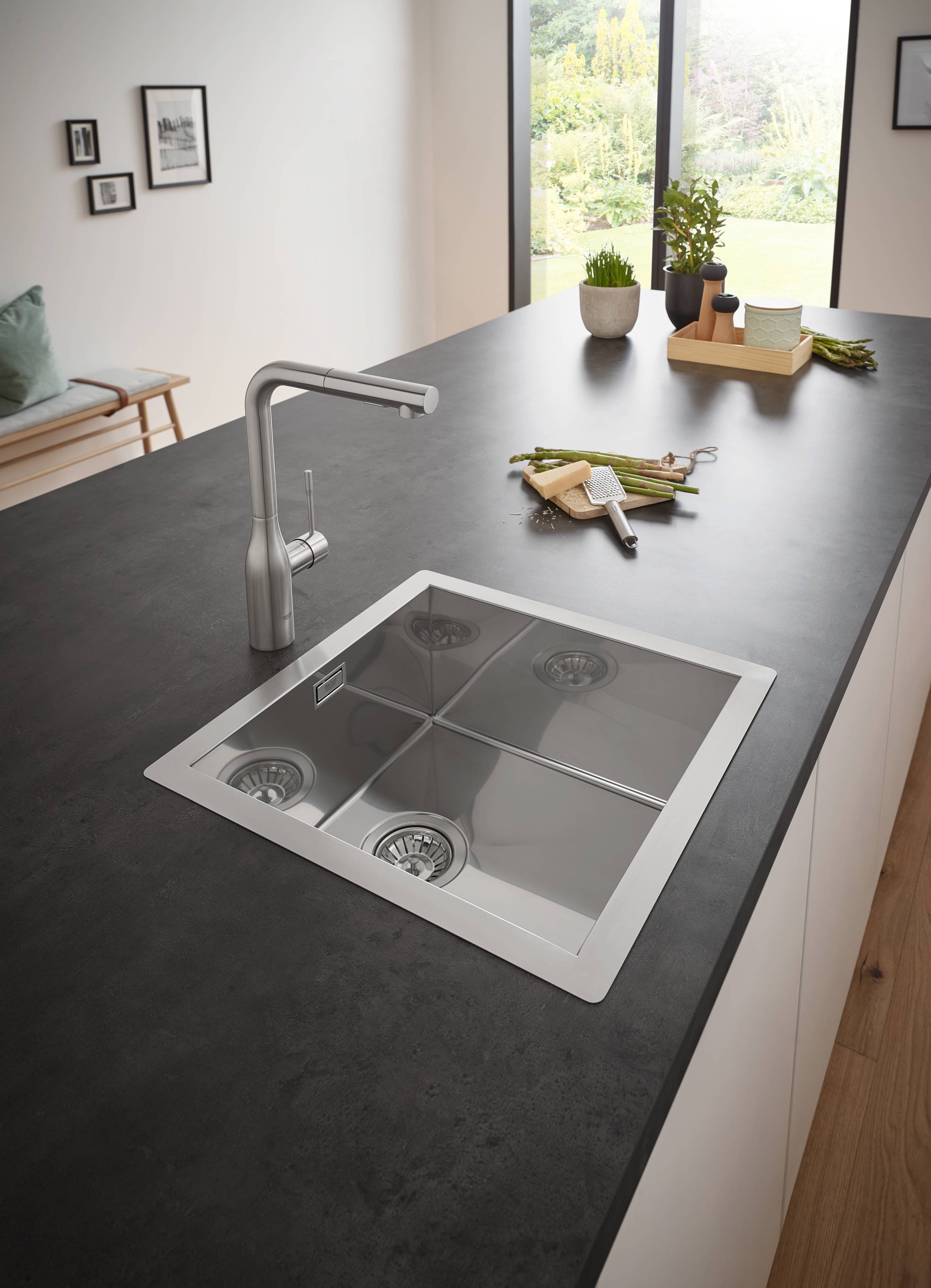 Мойка GROHE из нержавеющей стали 40см с корзинчатым вентилем, 1 чаша, K700 Cube (31578SD0) Мойка GROHE из нержавеющей стали 40см с корзинчатым вентилем, 1 чаша, K700 Cube (31578SD0)
