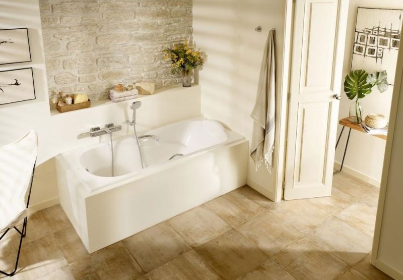 Чугунная ванна Roca Haiti 140x75 2331G0000 с отверстиями для ручек с антискользящим покрытием