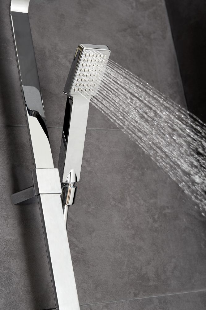 AQG Bold, душевой комплект EC205 на 2 потребителя: с квадратным верхним душем 25х25 см и кронштейном 35 см, цвет хром, артикул 19BOLEC20502