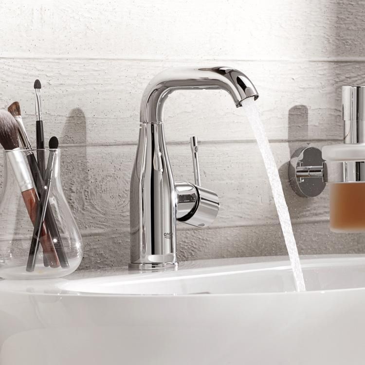 Смеситель для раковины GROHE Essence+ с цепочкой и средним изливом, хром (23480001) Смеситель для раковины GROHE Essence+ с цепочкой и средним изливом, хром (23480001)