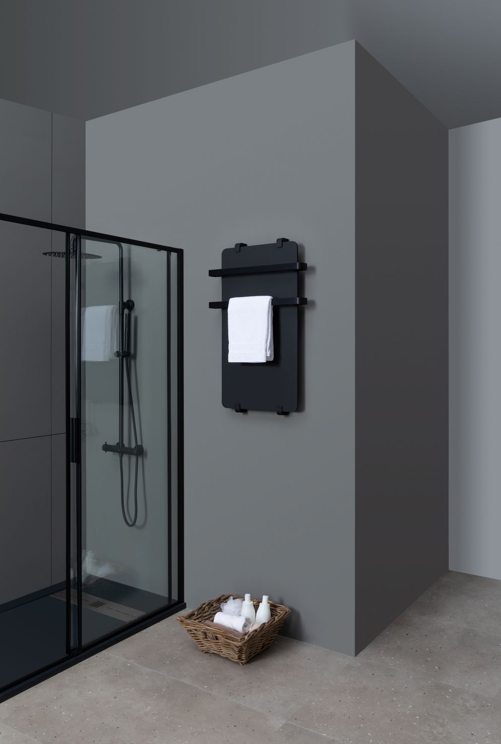 Полотенцесушитель электрический Allen Brau Infinity 80x44 с рейлингом 2.0 и креплением, черный матовый