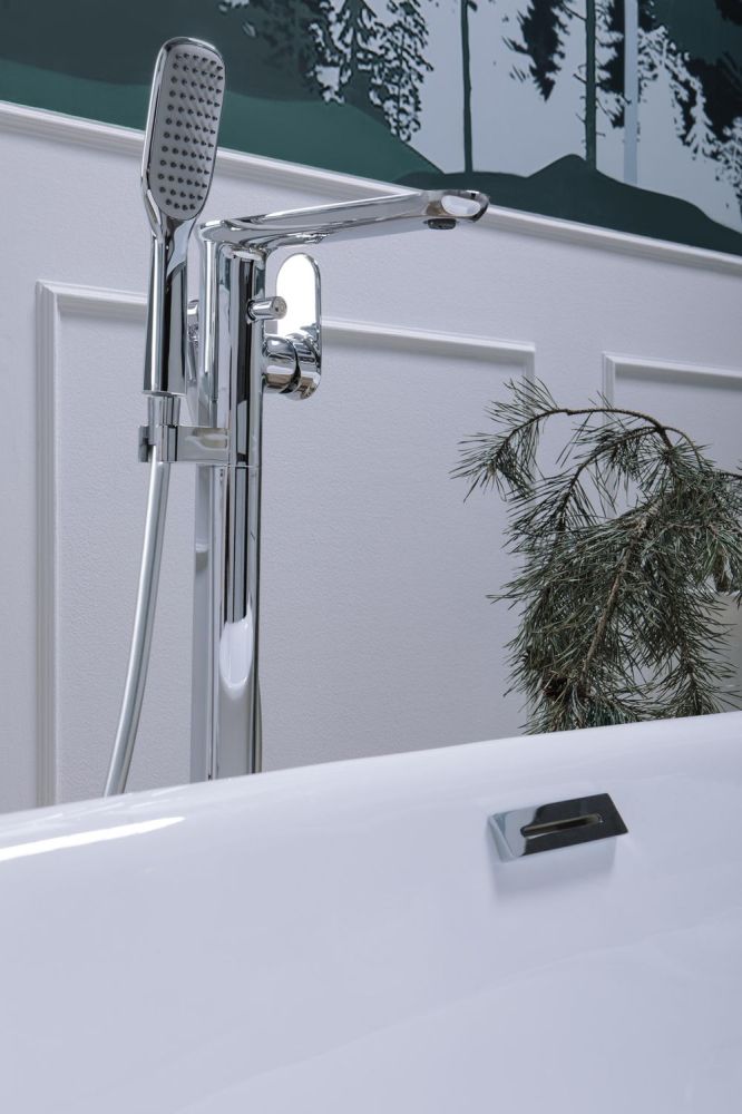 Смеситель для ванны напольный Bravat Gina F665104C-B3-ENG, хром