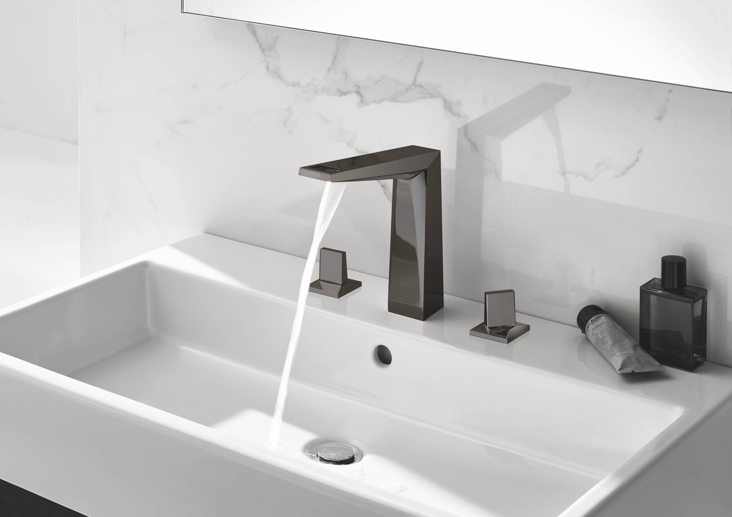 Смеситель для раковины GROHE Allure Brilliant на 3 отверстия, высокий излив, темный графит глянец (20344A00) Смеситель для раковины GROHE Allure Brilliant на 3 отверстия, высокий излив, темный графит глянец (20344A00)