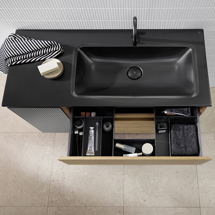 BURGBAD ACCURA Комплект мебели 1117х490х612 мм., 2 ящика, 1 стеклянная дверца слева Антрацит, в комплекте с черной матовой раковиной, цвет Eiche natur