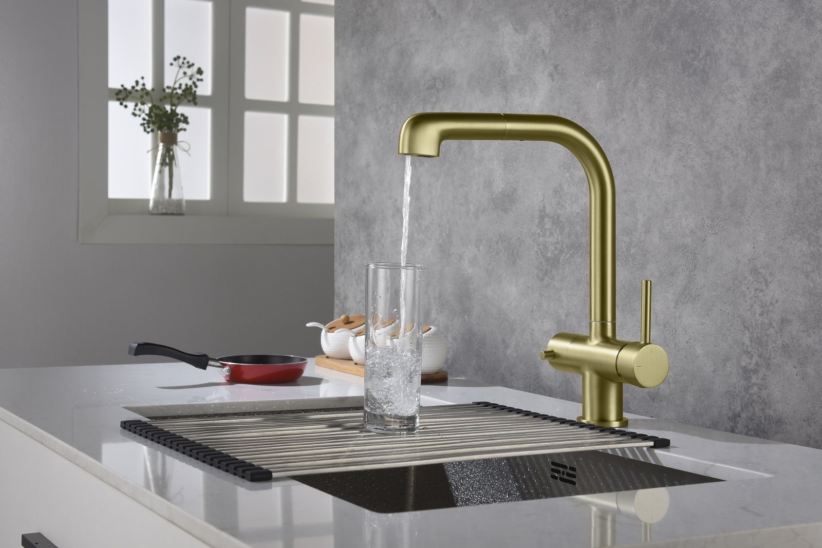 Смеситель для кухни с подключением фильтра и выдвижной лейкой Timo Saona 2346/17FL золото матовое, артикул 2346/17FL
