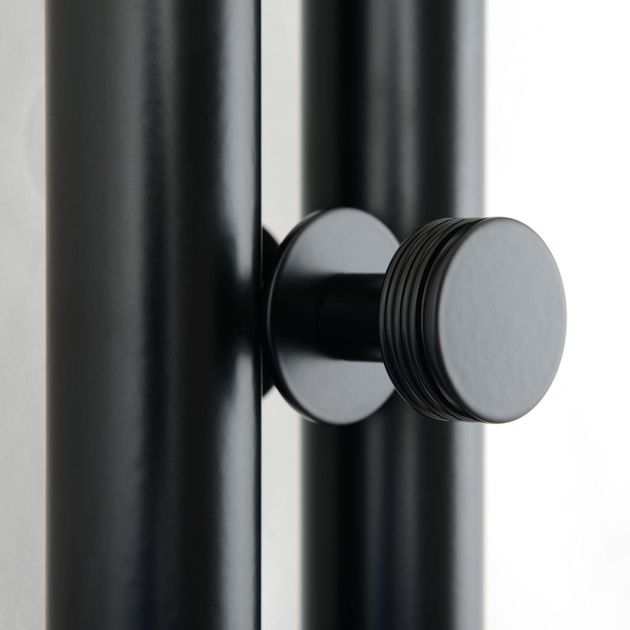 Крючок, Сунержа, КАНЬОН, одинарный, ширина, мм-34, глубина, мм-49, высота, мм-34, тип установки-между перемычками полотенцесушителя, для водяных и электрических моделей, материал-нержавеющая сталь, крепления в комплекте, цвет-черный матовый