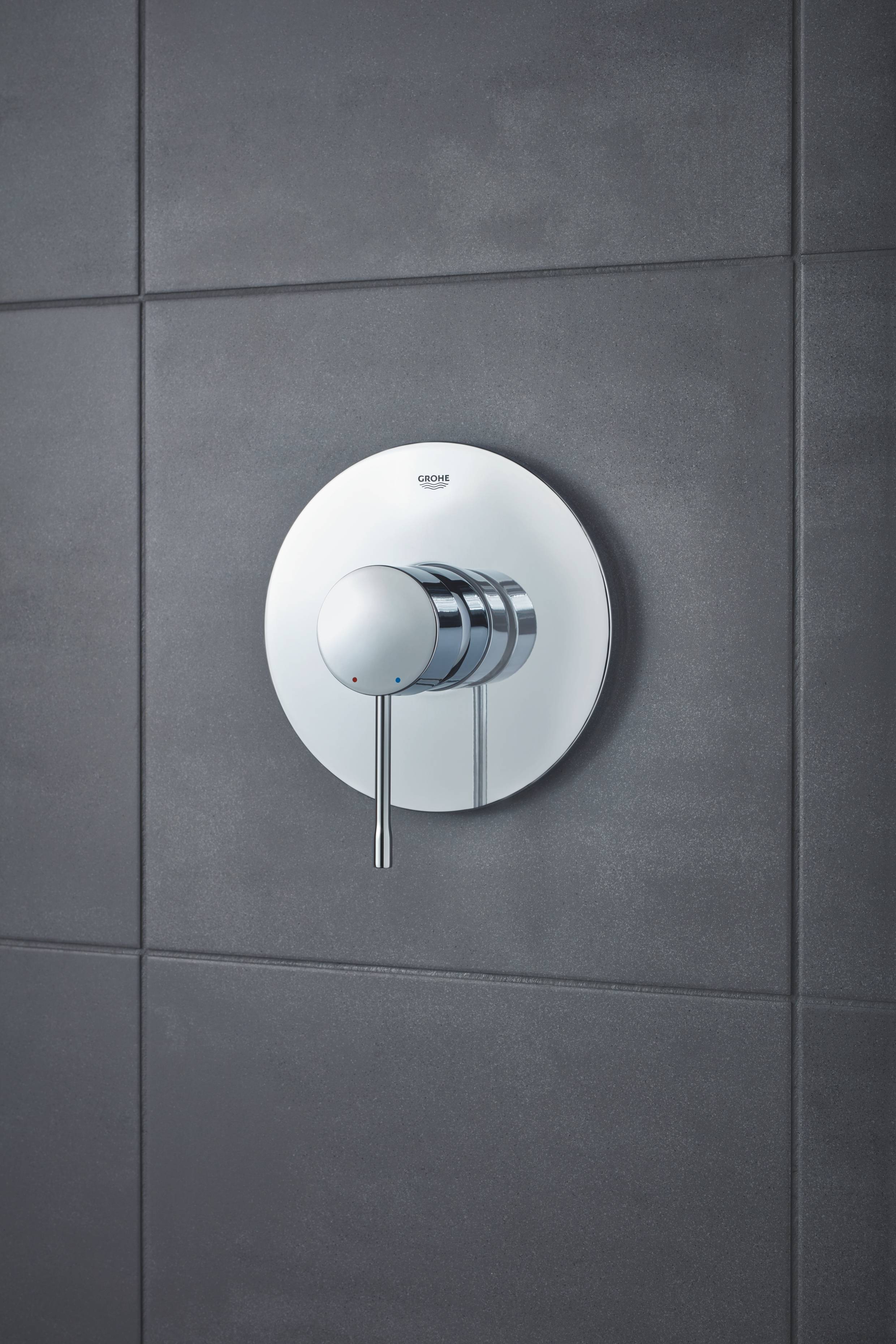 Смеситель однорычажный для душа GROHE Essence, круглая розетка, хром (24057001) Смеситель однорычажный для душа GROHE Essence, круглая розетка, хром (24057001)