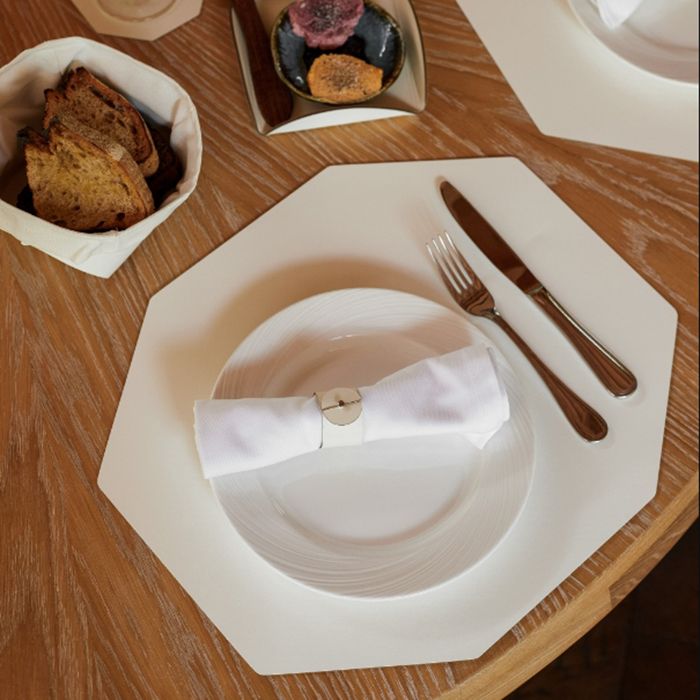 ADJ Шестиугольный плейсмат, 44,5x38 см., цвет: белый/панна котта