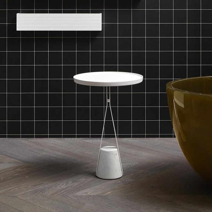 ANTONIO LUPI HALO Столик напольный Ø400х480 мм., база из мрамора Carrara satinato, столешница белая из Flumood, структура Veneziano goffrato