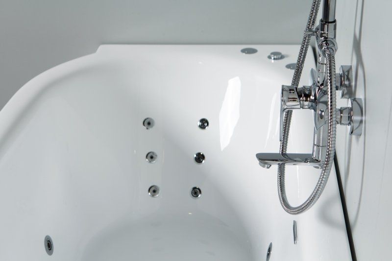 Акриловая ванна BelBagno BB11 170x75 L BB11-1700L Белая Акриловая ванна BelBagno BB11 170x75 L BB11-1700L Белая