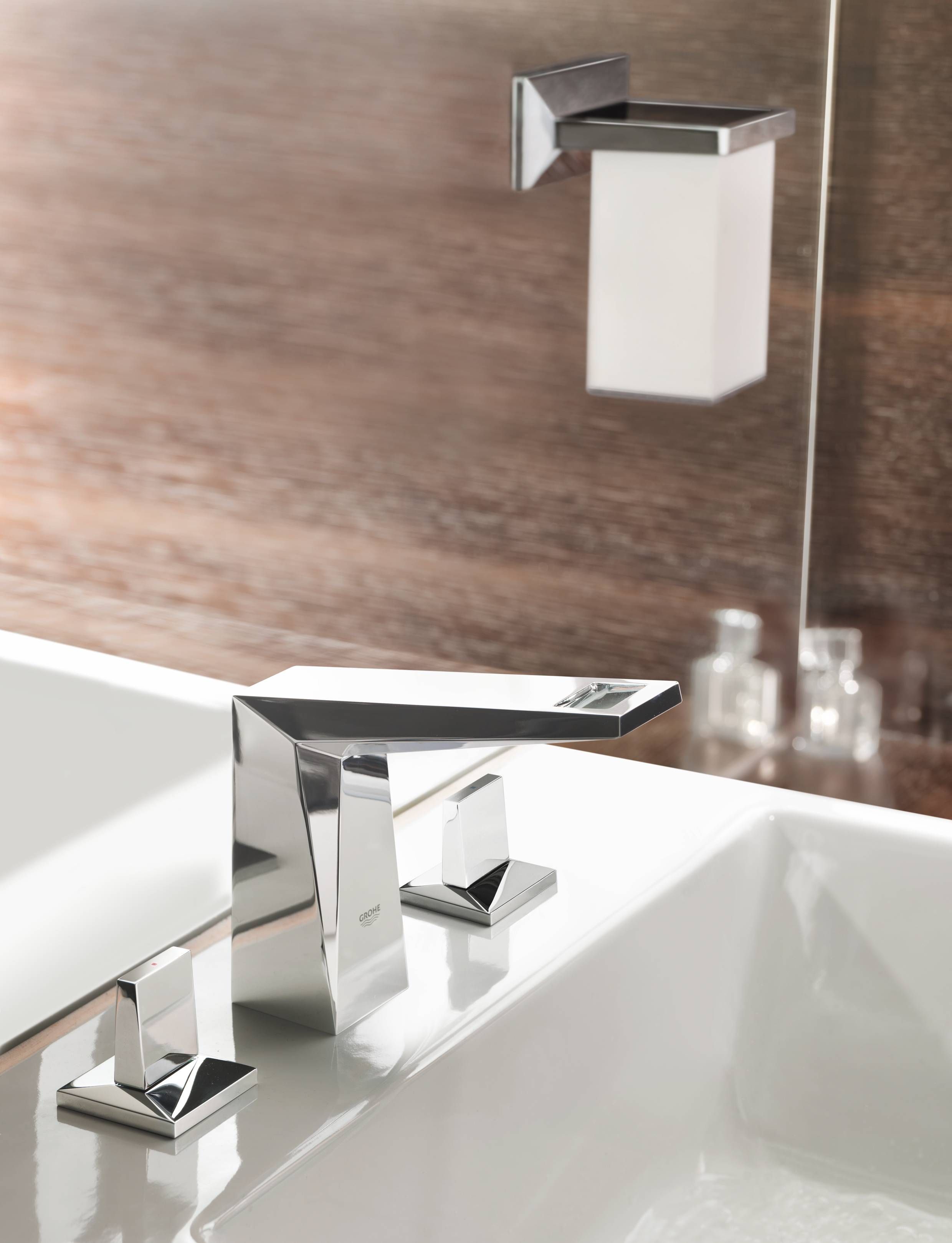 Стакан для зубных щеток с держателем GROHE Allure Brilliant, хром (40493000) Стакан для зубных щеток с держателем GROHE Allure Brilliant, хром (40493000)