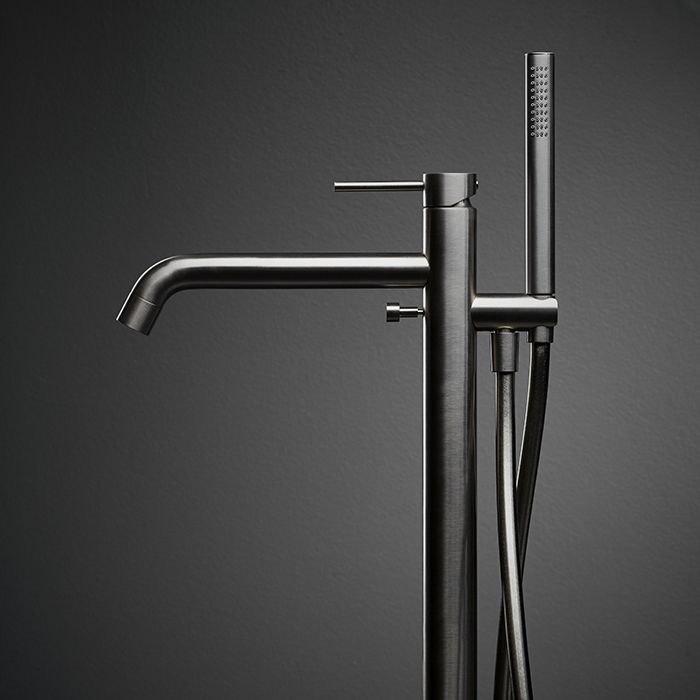 Newform X-STEEL 316 Смеситель для ванны напольный, излив 243 мм, в комплекте руч. душ, шланг, без встраиваемой части, (для 27819) цвет: INOX Newform X-STEEL 316 Смеситель для ванны напольный, излив 243 мм, в комплекте руч. душ, шланг, без встраиваемой части, (для 27819) цвет: INOX