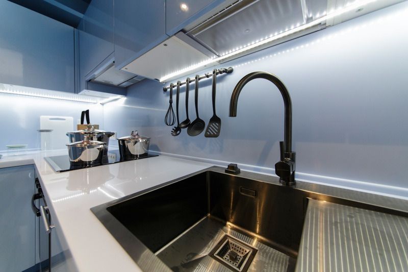 Смеситель для кухни, OMOIKIRI, Wakayama, тип открывания воды-однорычажный, тип регулирования воды-керамический картридж, монтаж-на раковину/столешницу, отверстия для монтажа-1, высота, мм-360, вынос излива, мм-212, тип излива-поворотный, тип подводки-гибк