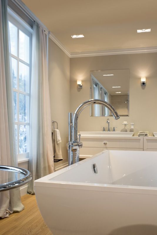 Смеситель для ванны GROHE Grandera с душевым гарнитуром, верхняя монтажная часть, напольный монтаж, хром (23318000) Смеситель для ванны GROHE Grandera с душевым гарнитуром, верхняя монтажная часть, напольный монтаж, хром (23318000)
