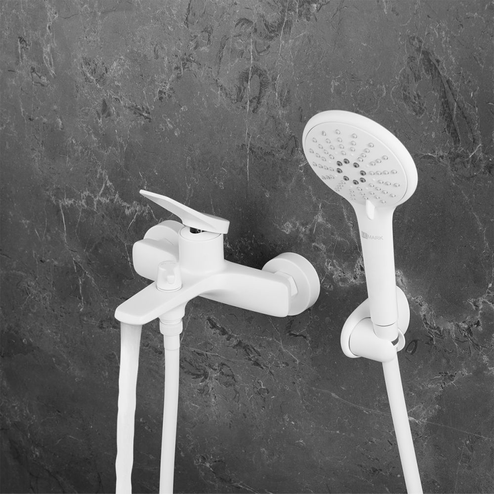 Смеситель Lemark Bronx для ванны с монолитным изливом (LM3714MW), артикул LM3714MW