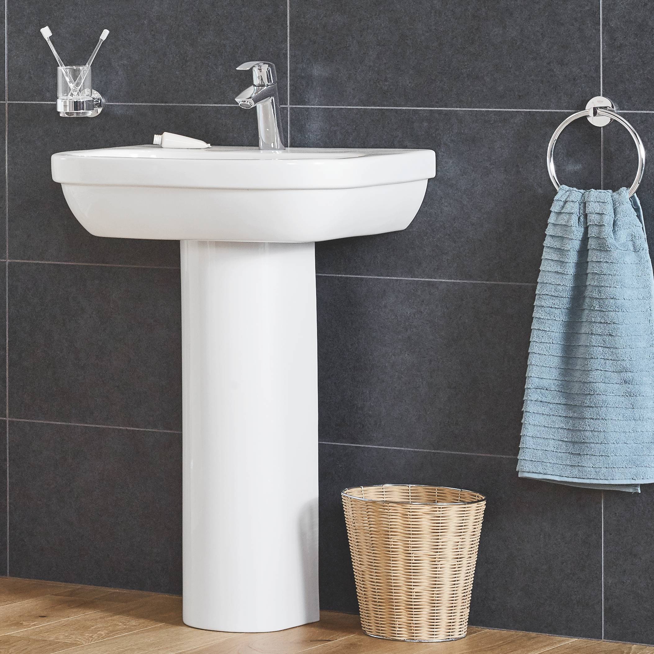 Пьедестал для раковины GROHE Euro Ceramic, альпин-белый (39202000) Пьедестал для раковины GROHE Euro Ceramic, альпин-белый (39202000)