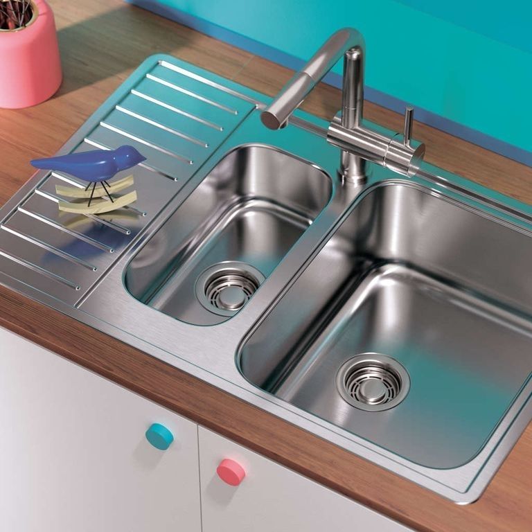 Мойка, OMOIKIRI, Sagami, число чаш-2, ширина, мм-790, глубина, мм-500, высота, мм-180, тип установки-встраиваемый, отверстия для смесителя-отсутствуют, с переливом, сифон и донный клапан в комплекте, материал-нержавеющая сталь, крепления в комплекте, цвет