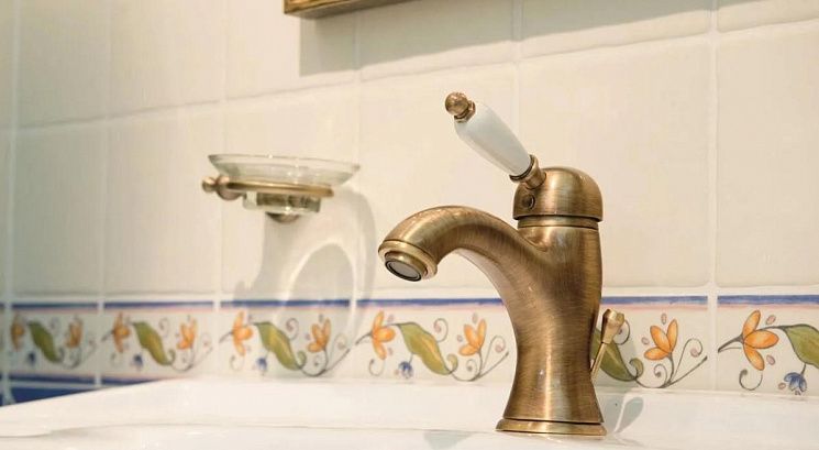 Смеситель для раковины FIORE Imperial 83ZZ5221 Opadiris Смеситель для раковины FIORE Imperial 83ZZ5221 Opadiris