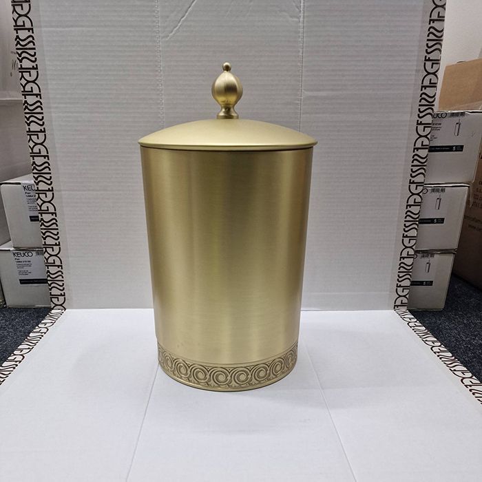 3SC BALLY Ведро Ø220х300 мм., с крышкой, ручка Zar, цвет Matt Satin Brass 3SC BALLY Ведро Ø220х300 мм., с крышкой, ручка Zar, цвет Matt Satin Brass