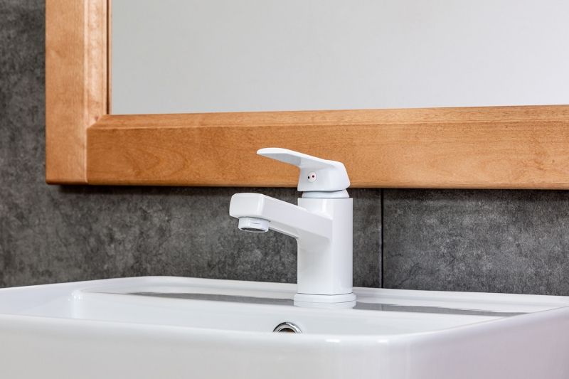 Смеситель для раковины Orange OneLife P02-021w Белый, артикул P02-021w