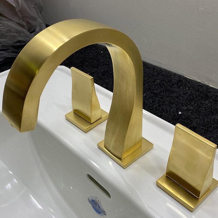 THG PURE Смеситель для раковины на 3 отверстия, в комплекте с донным клапаном, цвет Matt gold