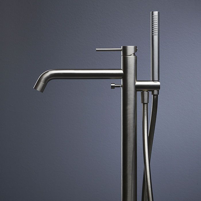 Newform X-STEEL 316 Смеситель для ванны напольный, излив 243 мм, в комплекте руч. душ, шланг, без встраиваемой части, (для 27819) цвет: INOX Newform X-STEEL 316 Смеситель для ванны напольный, излив 243 мм, в комплекте руч. душ, шланг, без встраиваемой части, (для 27819) цвет: INOX