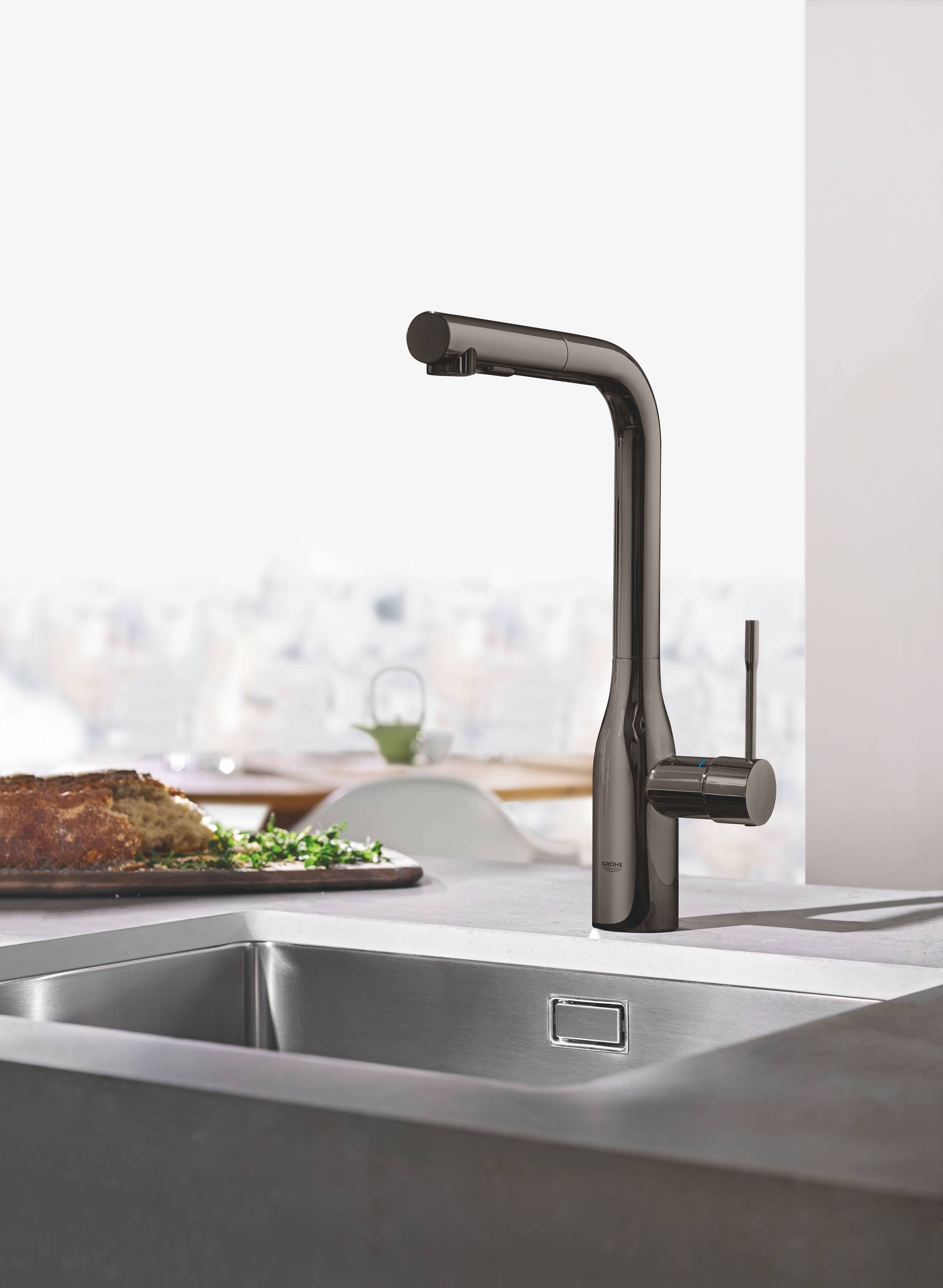 Смеситель для кухни GROHE Essence New с выдвижным изливом, тёмный графит глянец (30270A00) Смеситель для кухни GROHE Essence New с выдвижным изливом, тёмный графит глянец (30270A00)