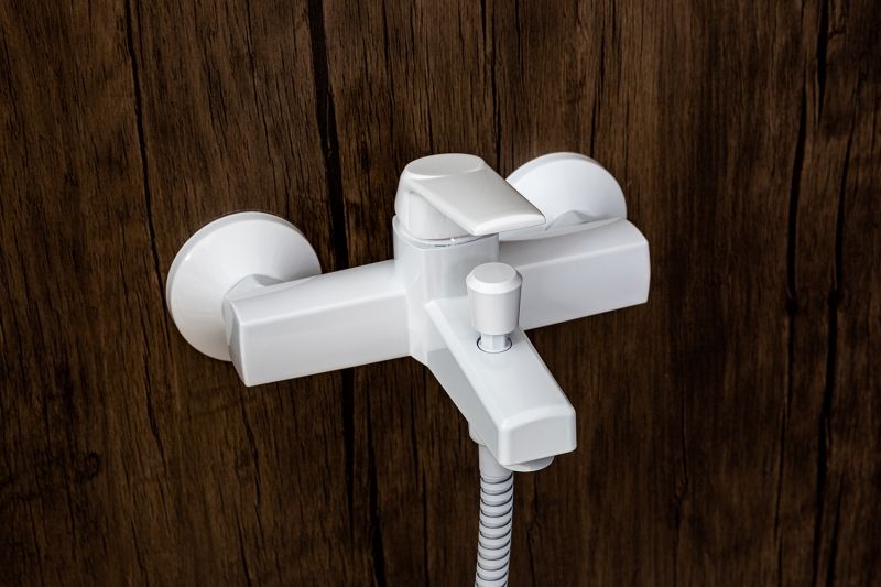 Смеситель для ванны Orange OneLife P02-100w Хром, артикул P02-100w