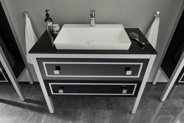 Puris Urfan Loft 128 см:  тумба, черная стеклянная столешница, ножки матовый хром и белая накладная раковина из мин литья, цвет мебели черное стекло