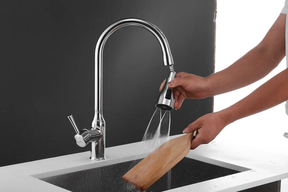 Смеситель для кухни с выдвижным изливом Shevanik S163, хром