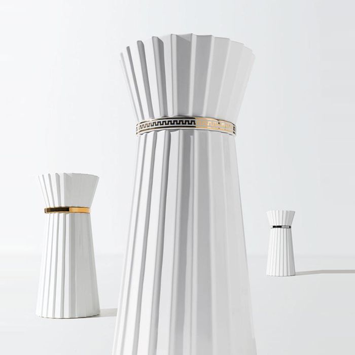 OASIS PLISSE Раковина напольная Ø440х950 мм, без отв. для смесителя, без перелива, c донным клапаном, кольцо золото, цвет белый (упаковка-3-х коробки)