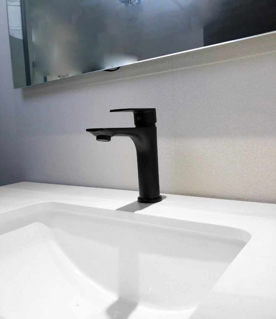 Смеситель SANTA B для раковины, черный BOCH MANN BM8595