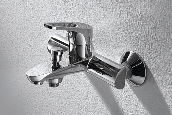 Смеситель для ванны Bravat Drop-D F648162C-01 Хром