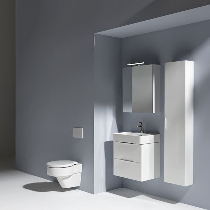 Laufen BASE шкаф зеркал 600x185x700 мм, 1 дверца, петли справа, с гориз.элемент LED-подсв, 2 стекл. полки, 1 розетка, белый глянец (3шт ждем к 20 сен)