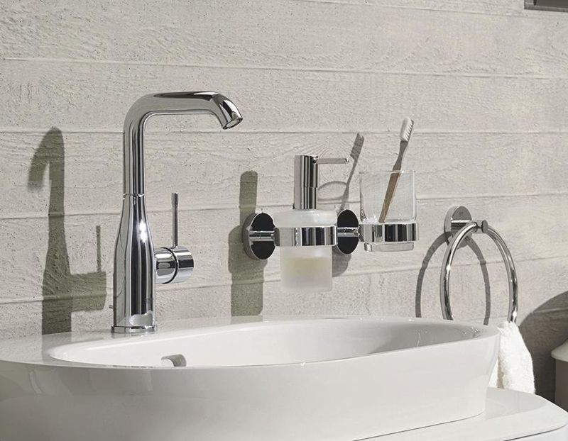 Смеситель для раковины GROHE Essence+ с донным клапаном и высоким изливом, хром (32628001) Смеситель для раковины GROHE Essence+ с донным клапаном и высоким изливом, хром (32628001)