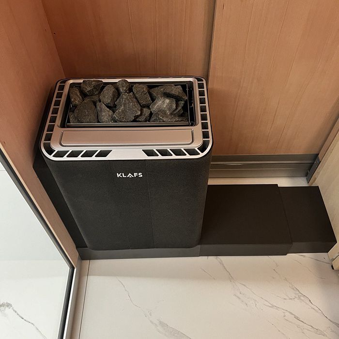 KLAFS S1 Сауна раздвижная 2320х1600(600)хh2110 мм, размер L с прозрачным стеклом, вн. отд. хемлок, Varius 6,0 кВт, внешняя отделка: чёрный матовый KLAFS S1 Сауна раздвижная 2320х1600(600)хh2110 мм, размер L с прозрачным стеклом, вн. отд. хемлок, Varius 6,0 кВт, внешняя отделка: чёрный матовый