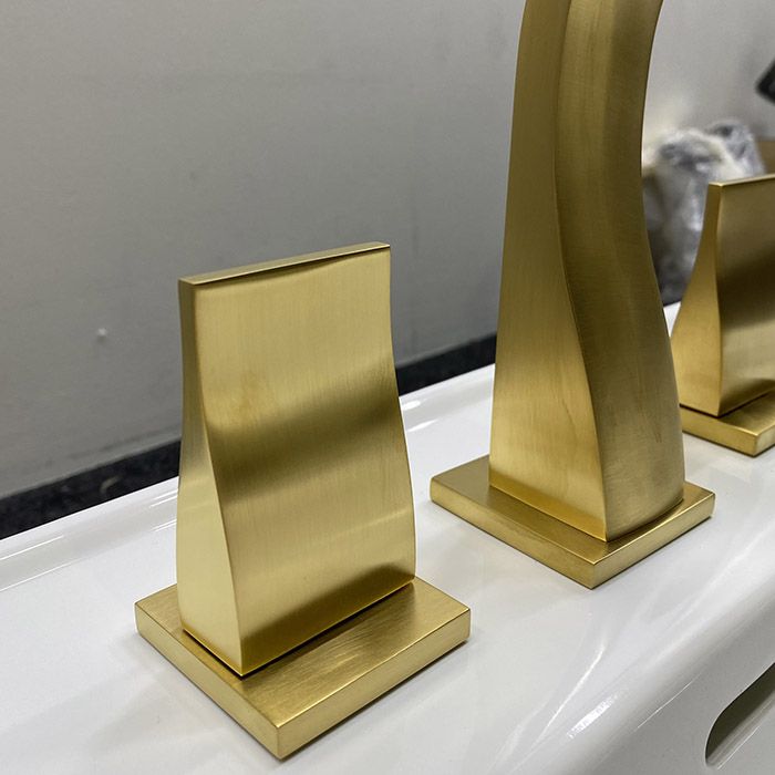 THG PURE Смеситель для раковины на 3 отверстия, в комплекте с донным клапаном, цвет Matt gold