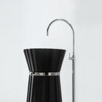 OASIS PLISSE Раковина напольная Ø440х950мм, без отверстий для смесителя, без перелива, в комплекте с незапир донным клапаном, кольцо хром, цвет черный