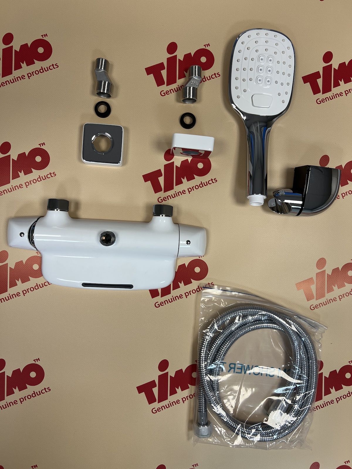 Смеситель для ванны с душем Timo Helmi 4024/00-16Y хром-белый, артикул 4024/00-16Y